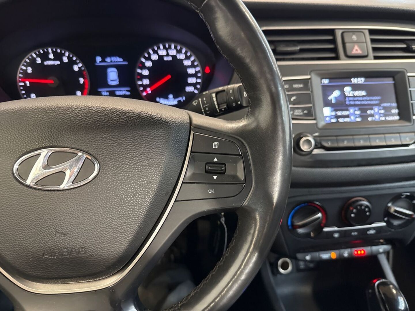 HYUNDAI i20 Hatchback 22