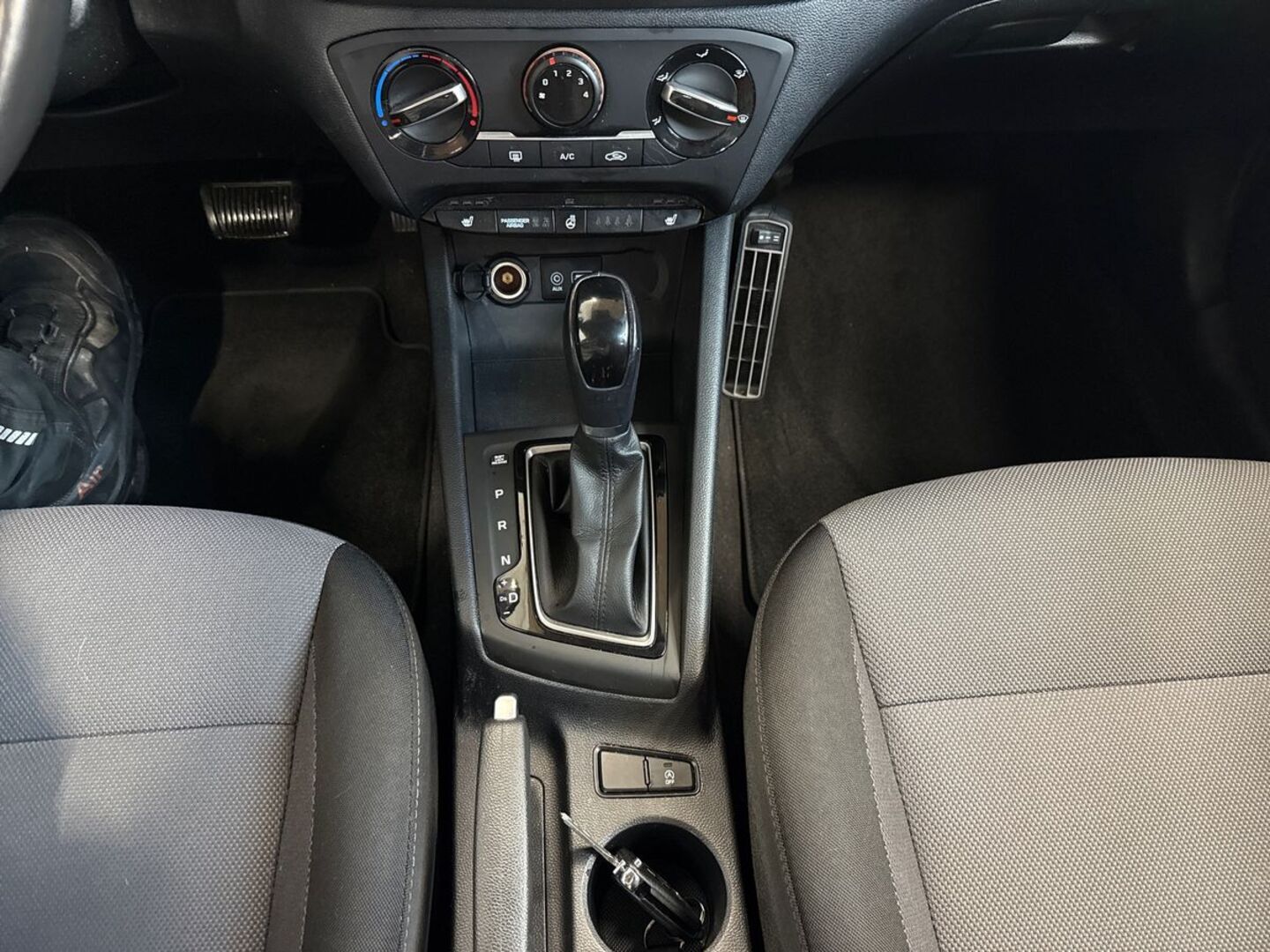 HYUNDAI i20 Hatchback 24