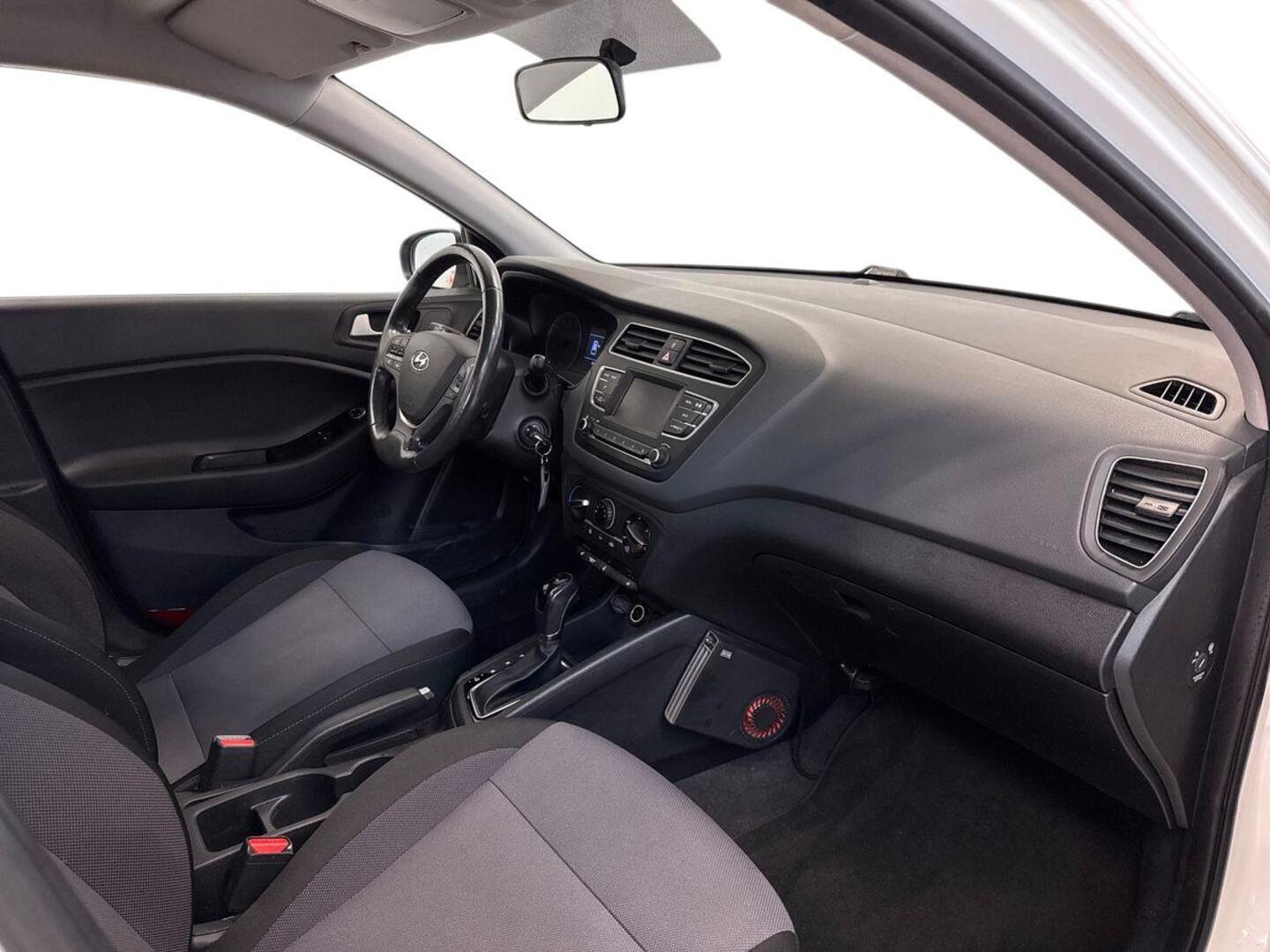 HYUNDAI i20 Hatchback 9