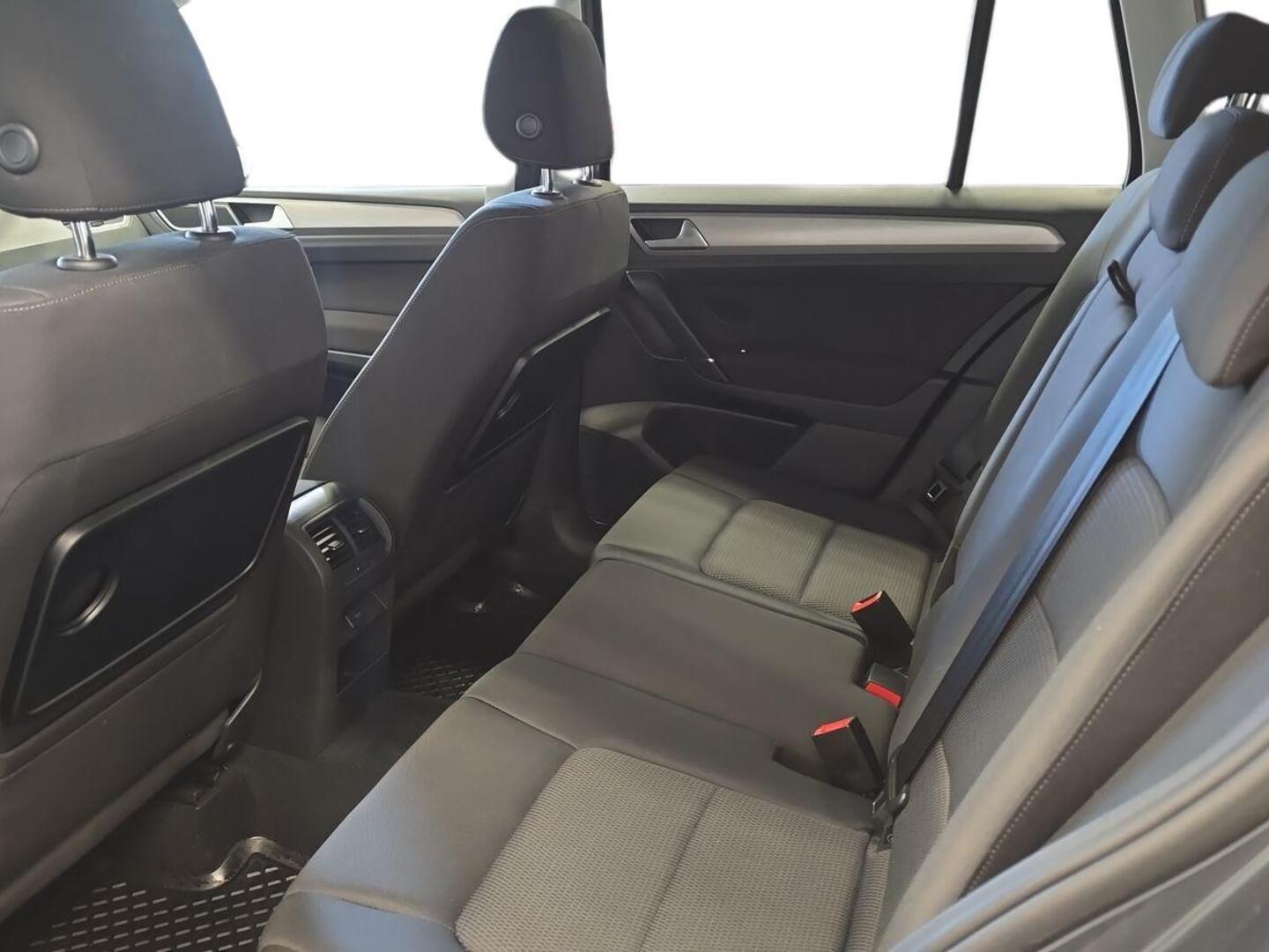 VOLKSWAGEN Golf Sportsvan 2017