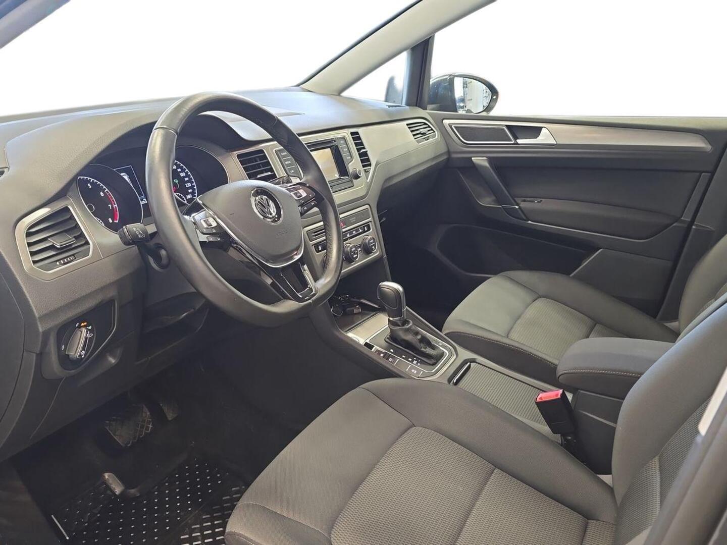 VOLKSWAGEN Golf Sportsvan 2017