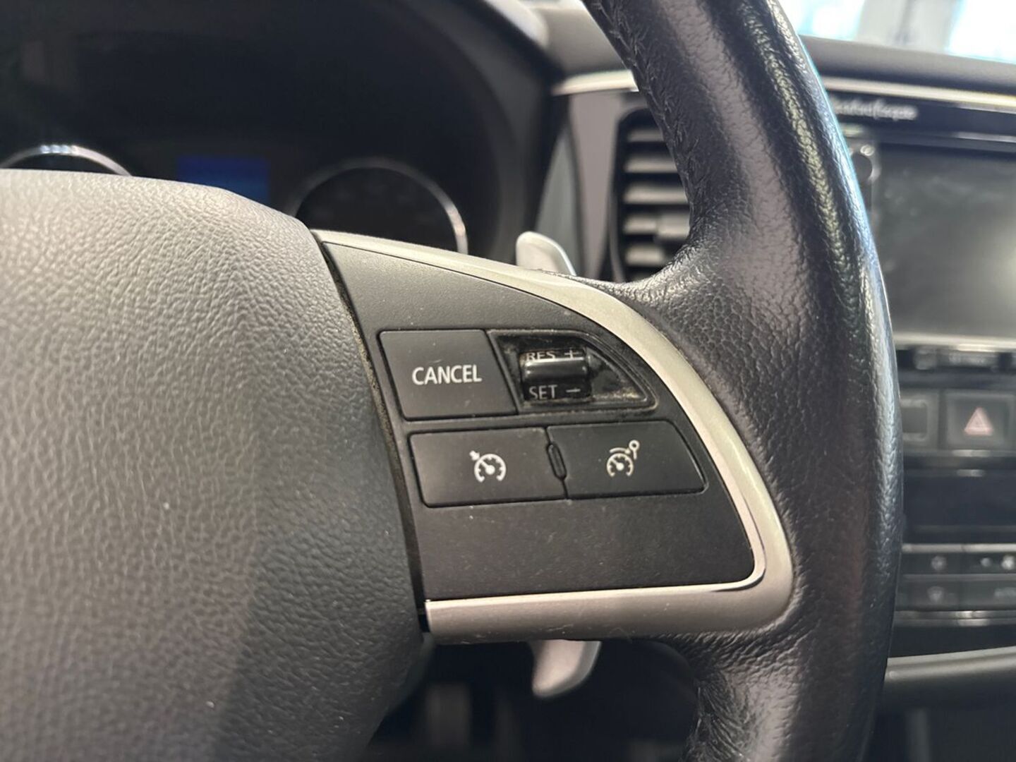 MITSUBISHI Outlander PHEV 2013