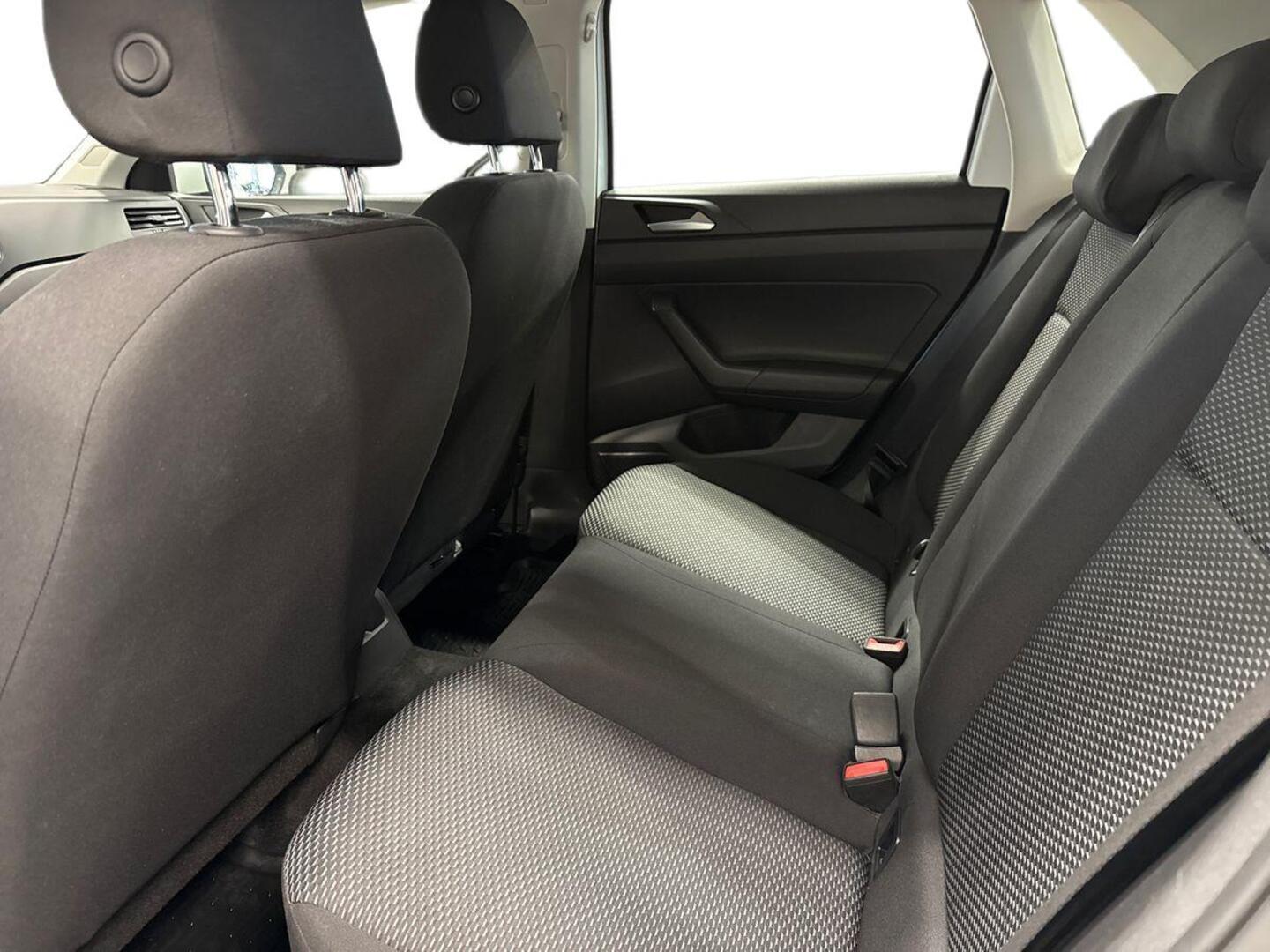 VOLKSWAGEN Polo 10