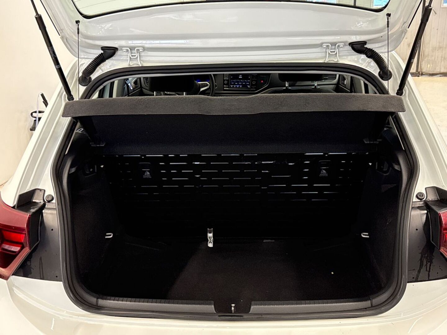 VOLKSWAGEN Polo 11