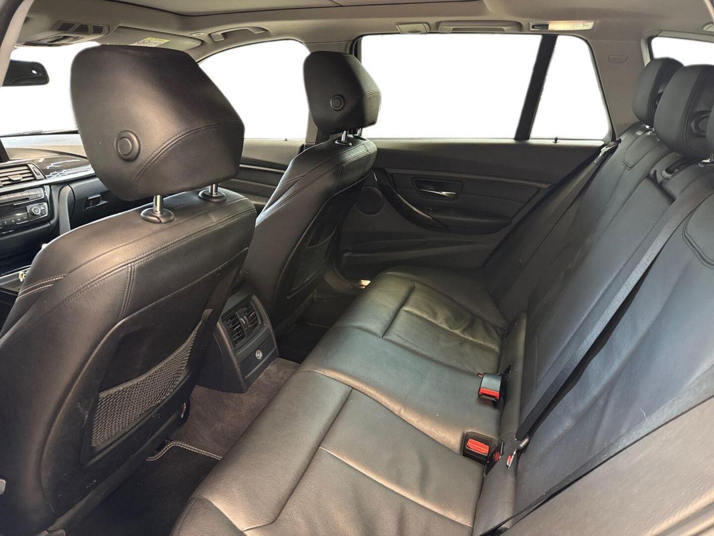 BMW 330 2013