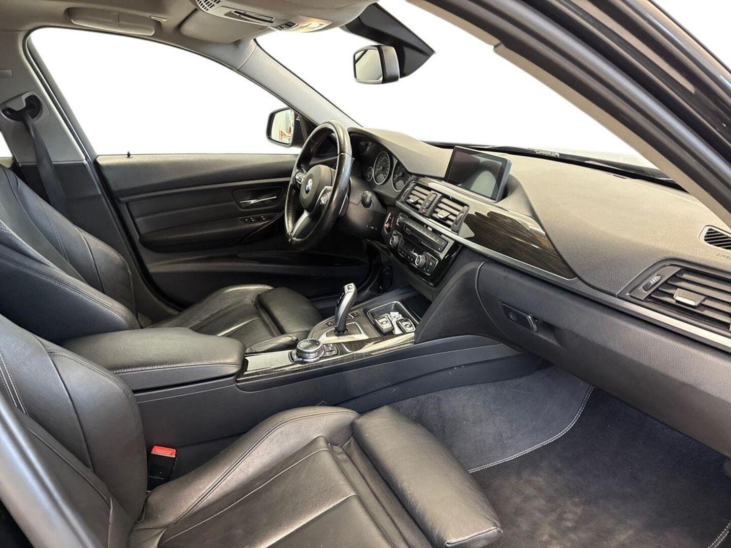 BMW 330 2013