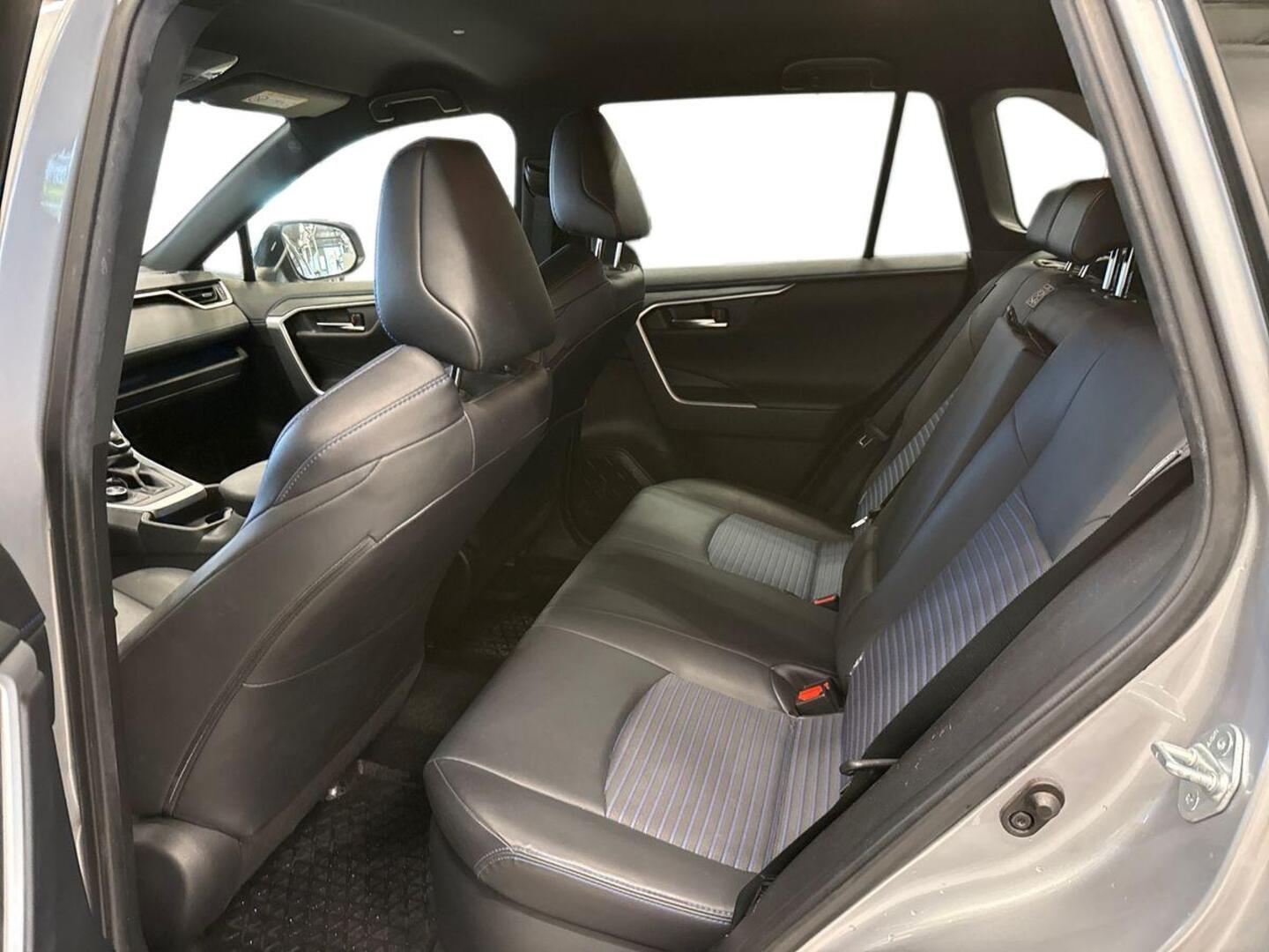 TOYOTA RAV4 10