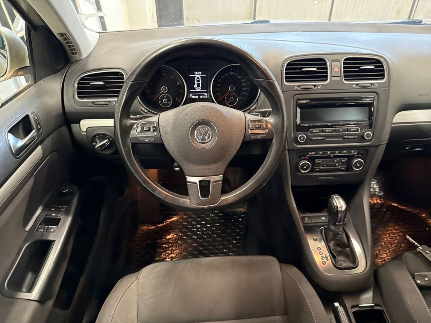 VOLKSWAGEN Golf 15