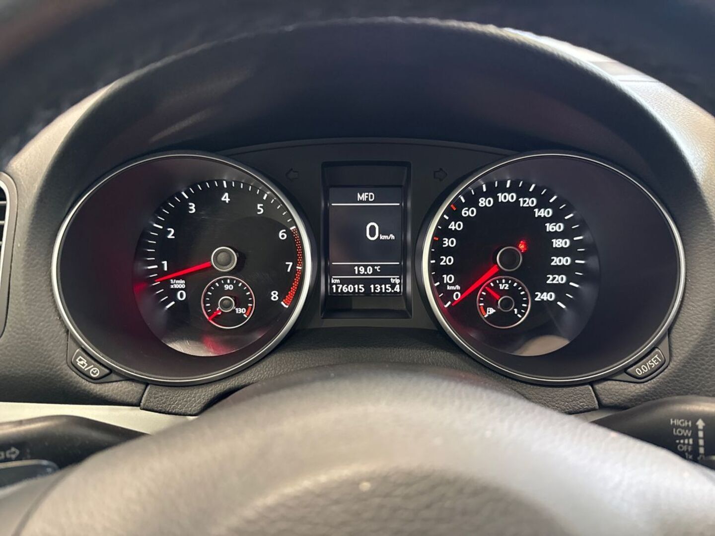 VOLKSWAGEN Golf 16
