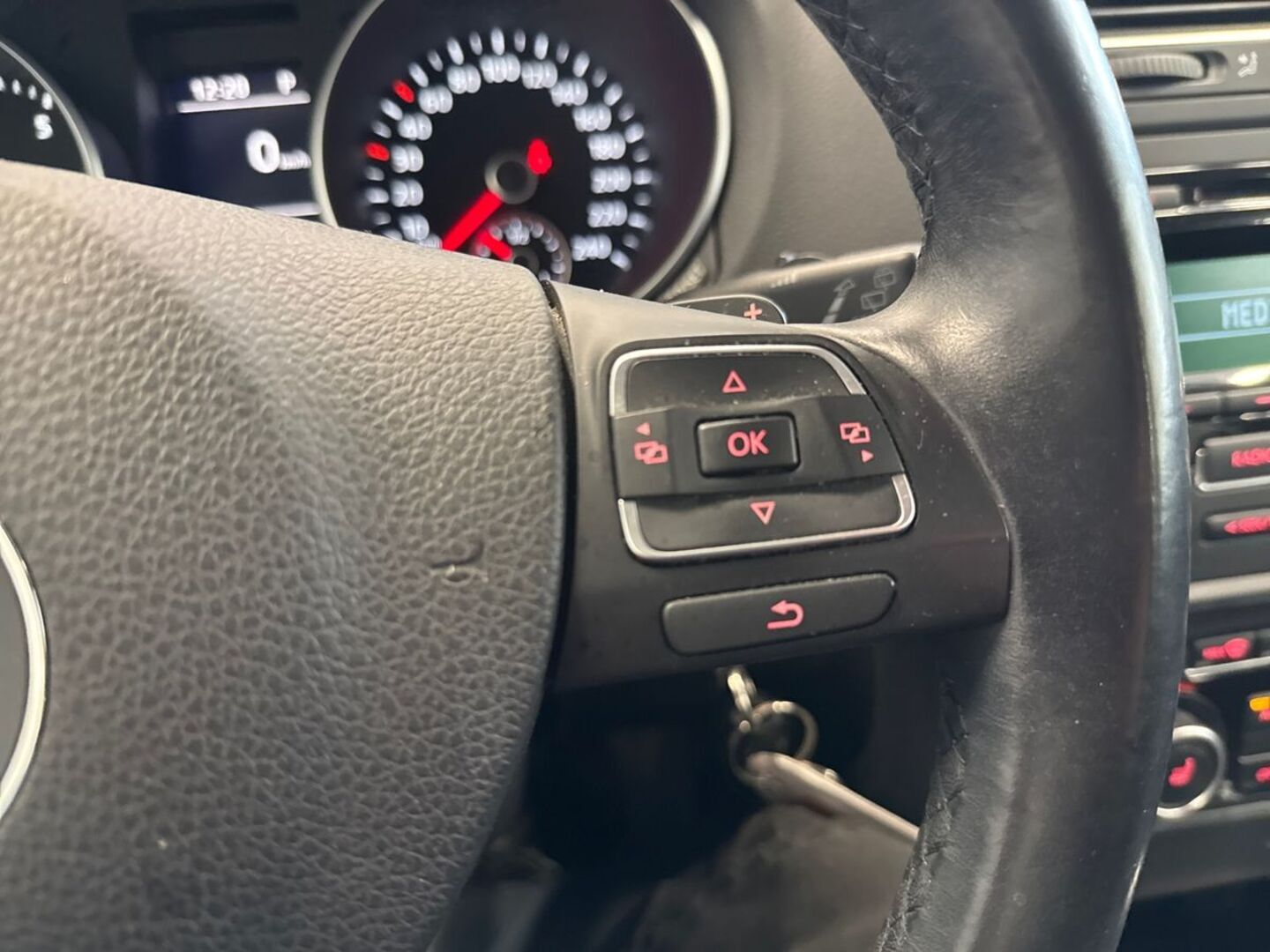 VOLKSWAGEN Golf 18