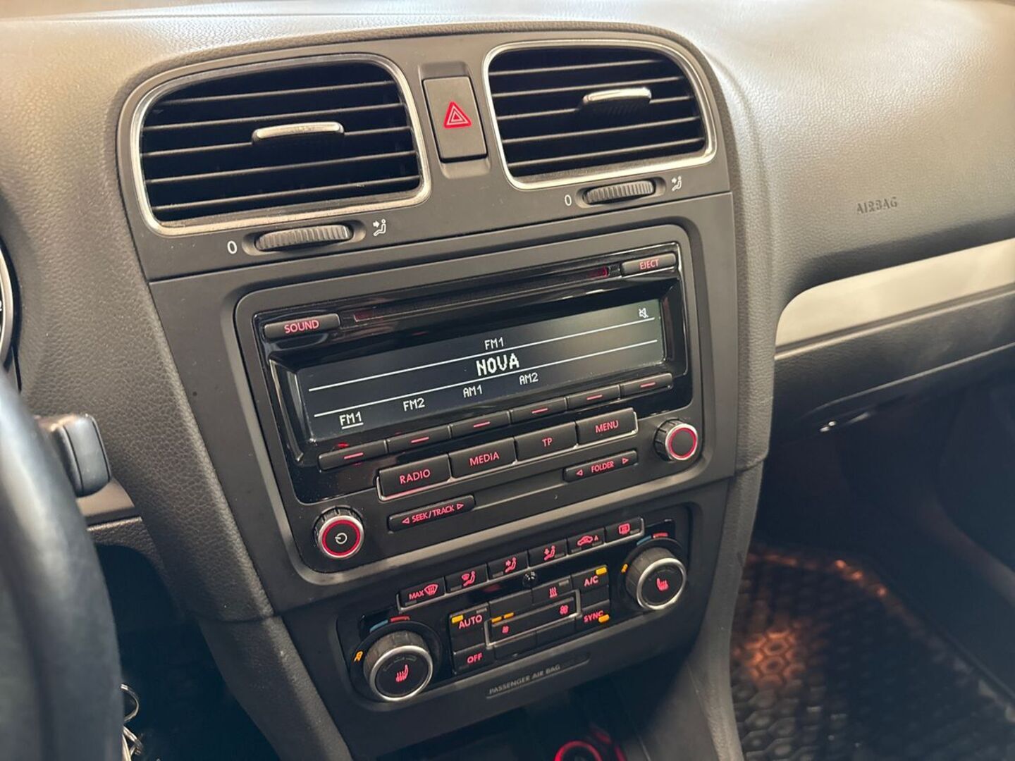 VOLKSWAGEN Golf 19
