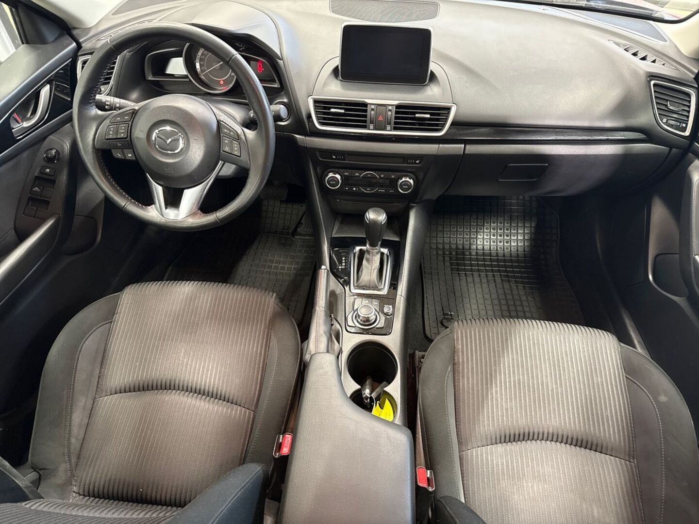 MAZDA Mazda3 17