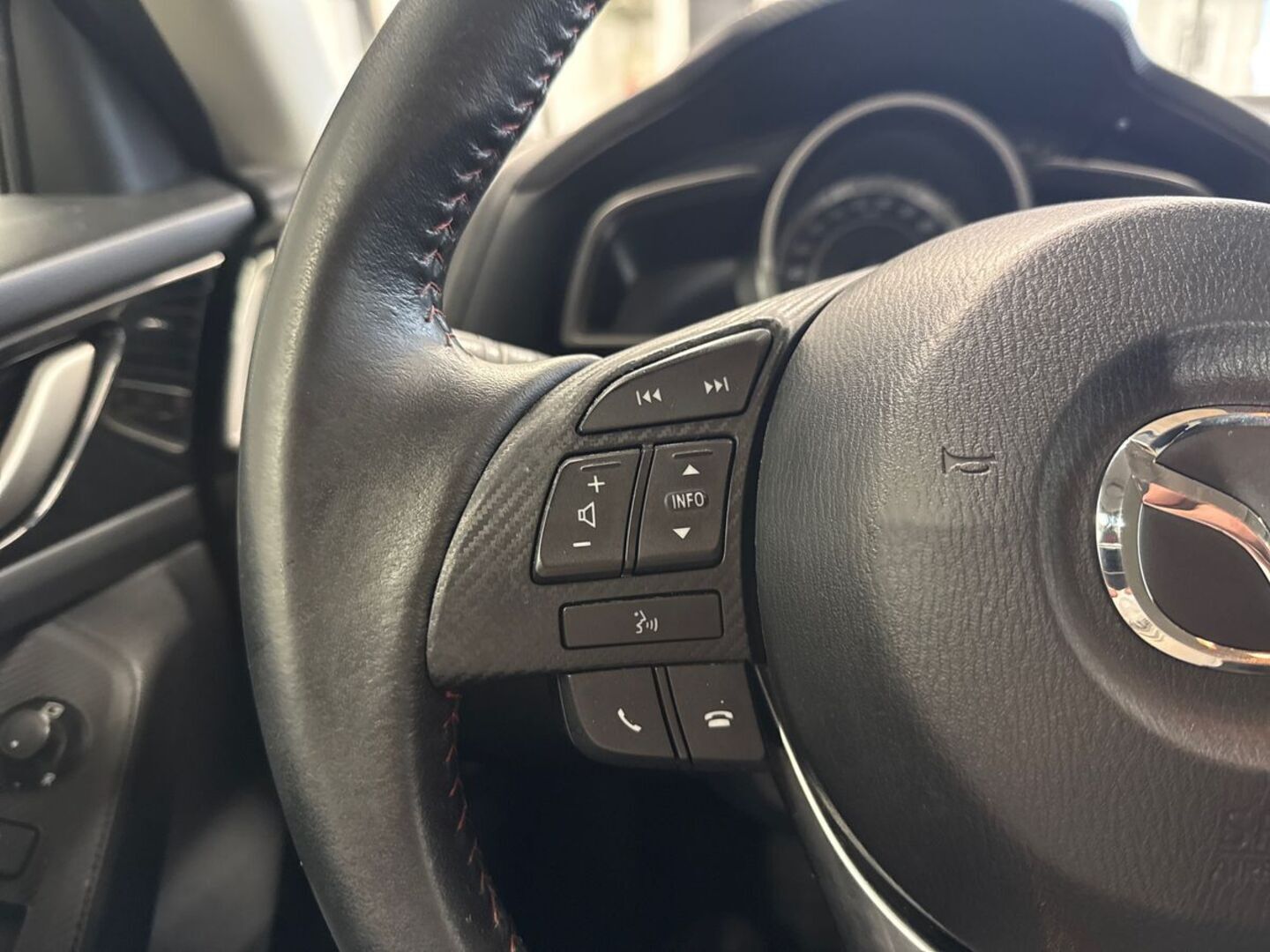 MAZDA Mazda3 21