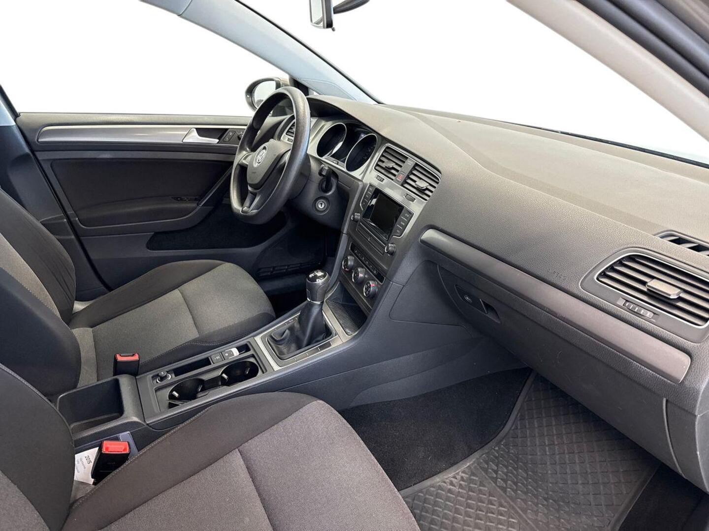 VOLKSWAGEN Golf 2015
