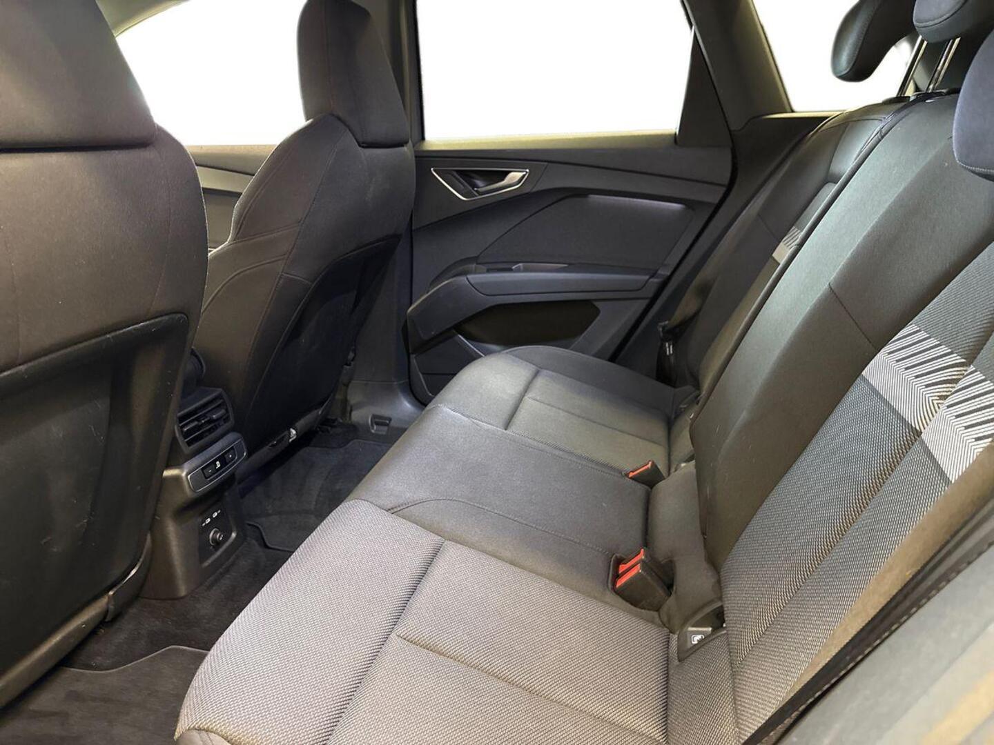 AUDI Q4 e-tron 2022