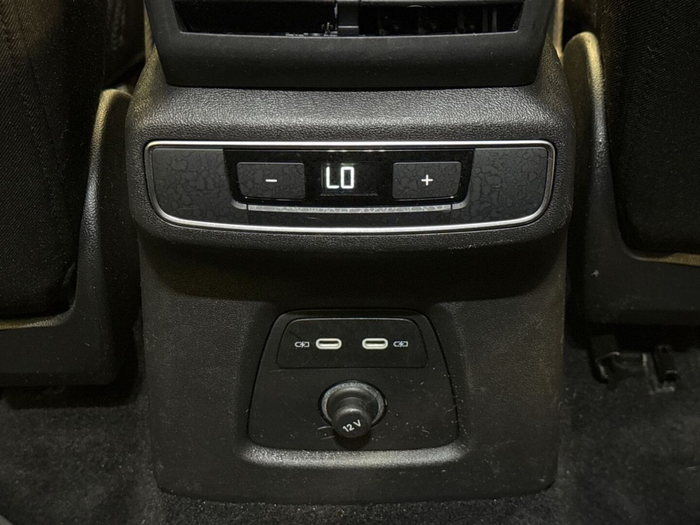 AUDI Q4 e-tron 2022