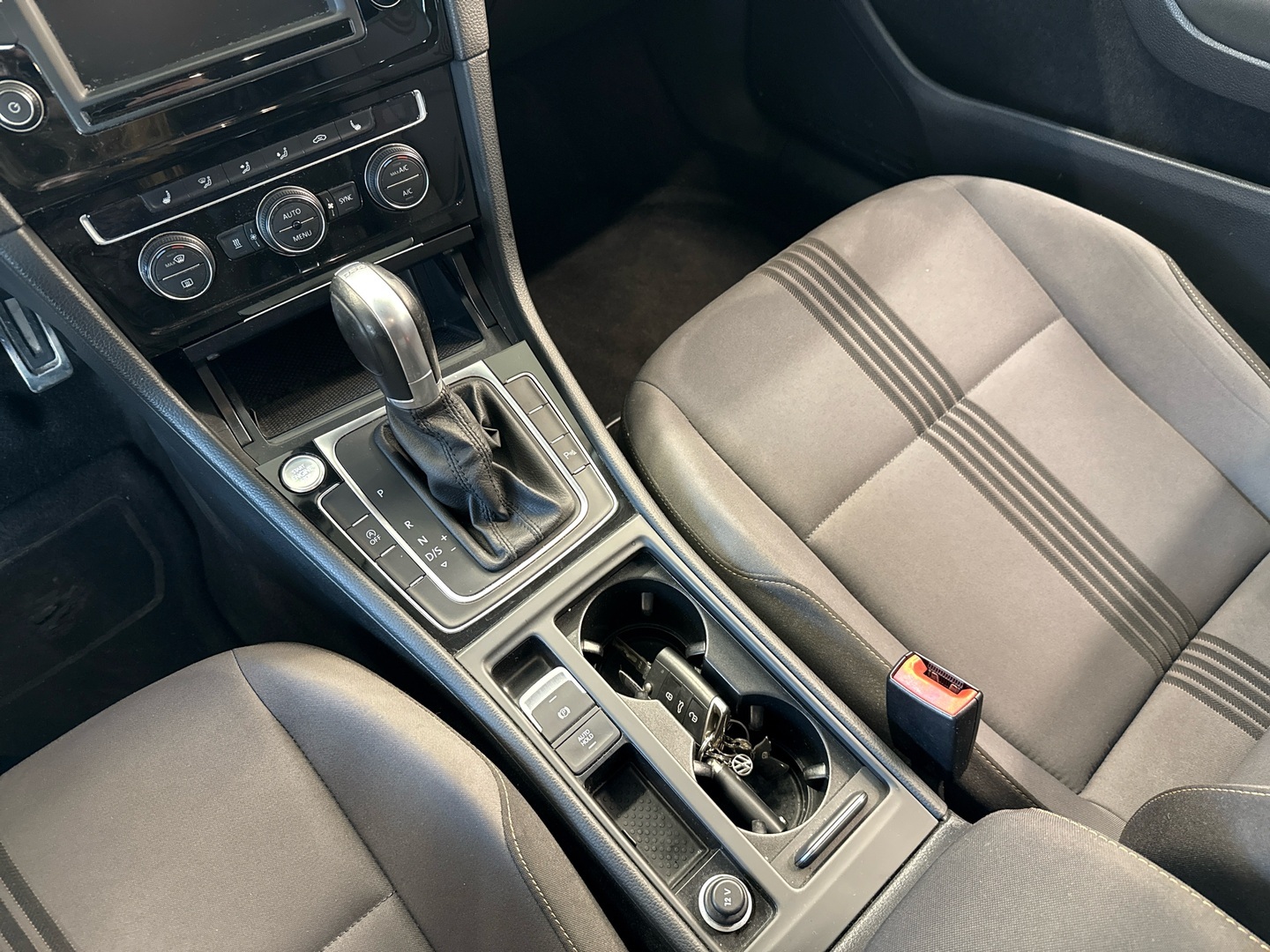 VOLKSWAGEN Golf 2016