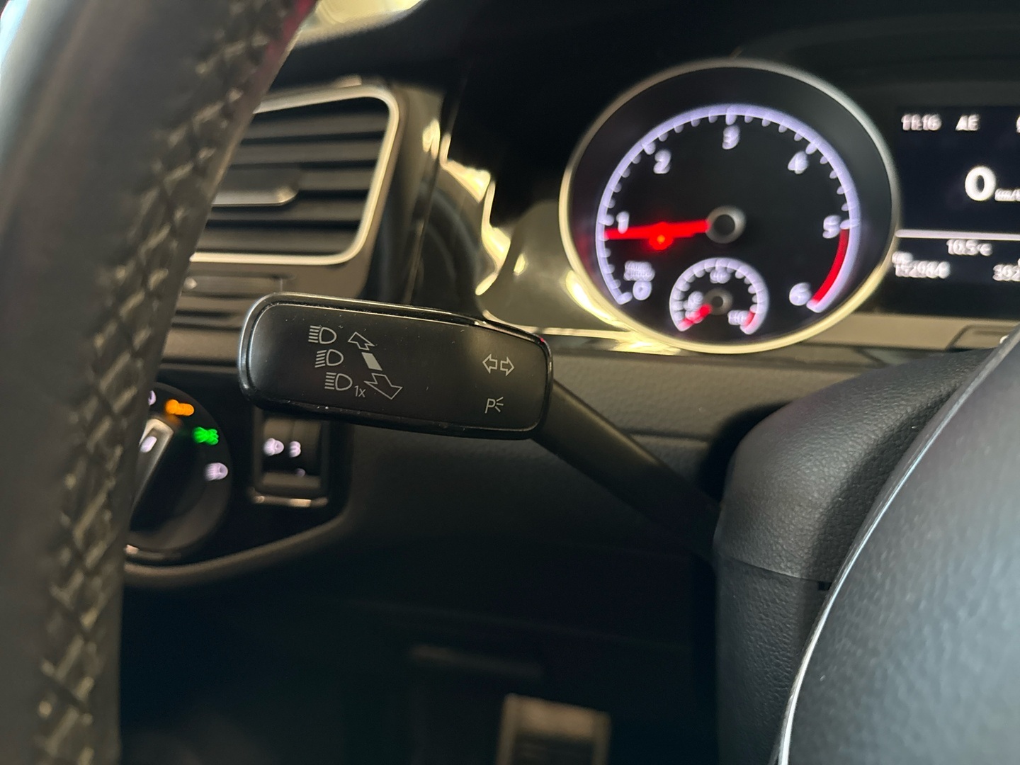 VOLKSWAGEN Golf 2016