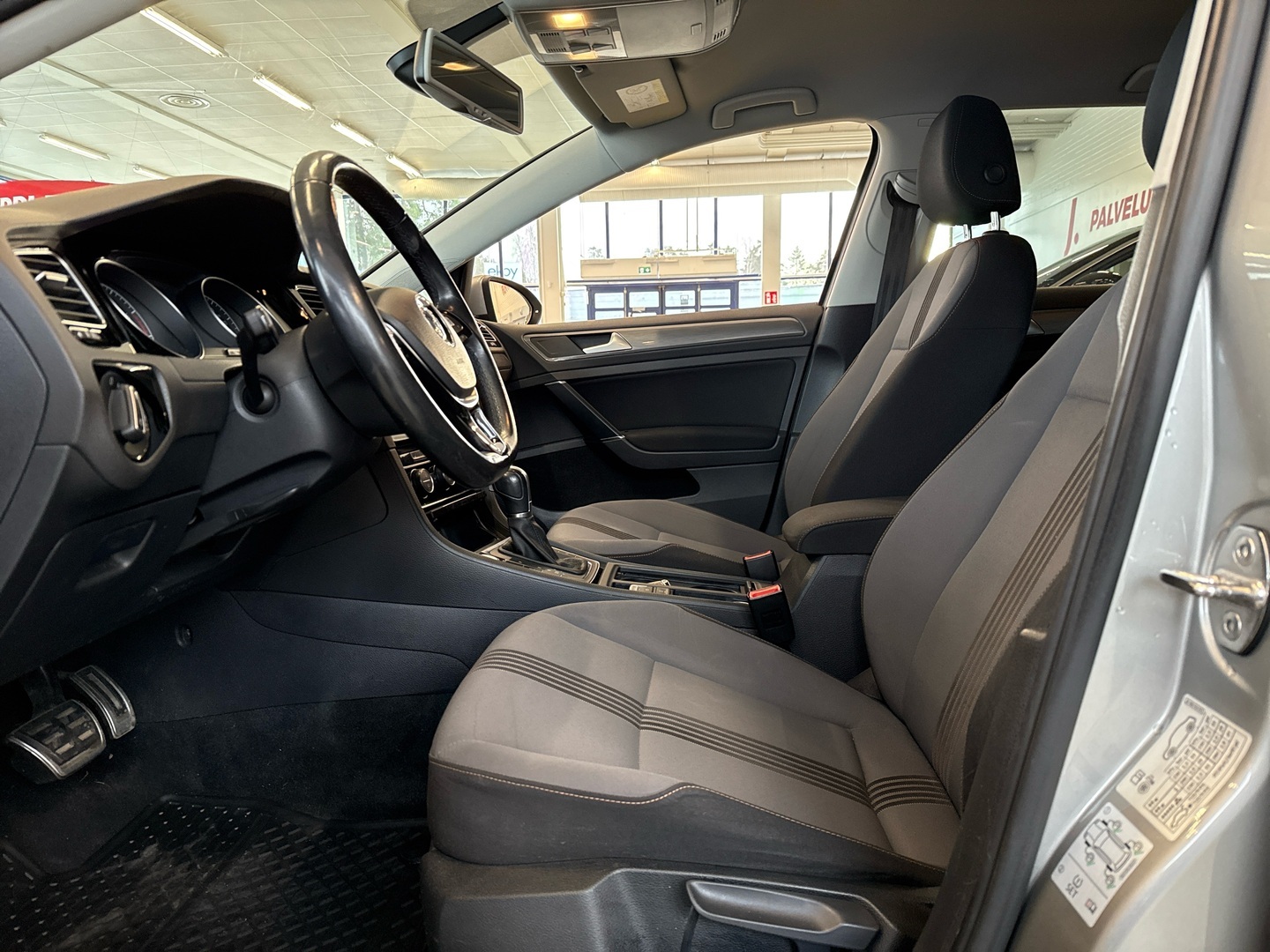 VOLKSWAGEN Golf 2016