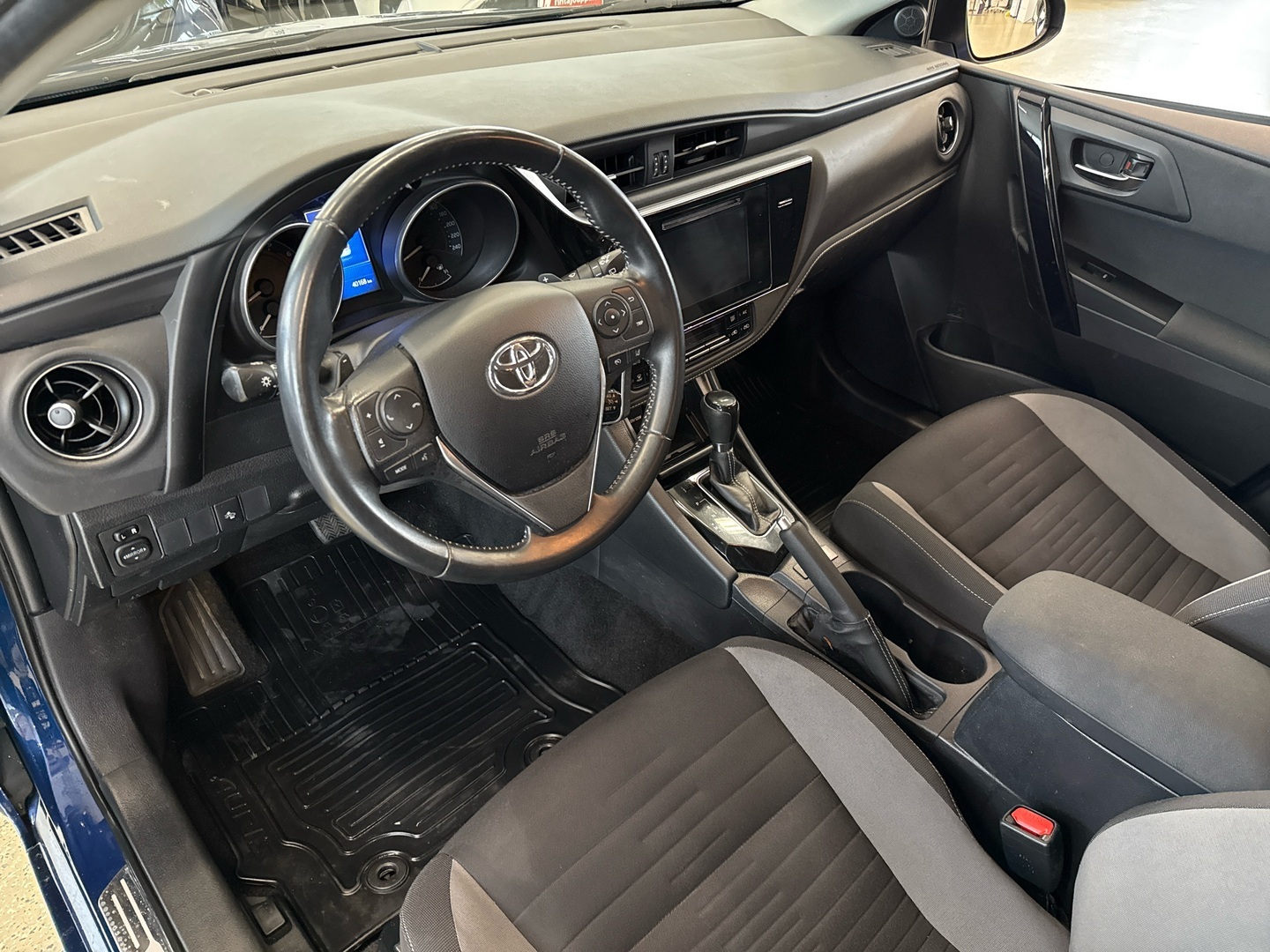 TOYOTA Auris 2017
