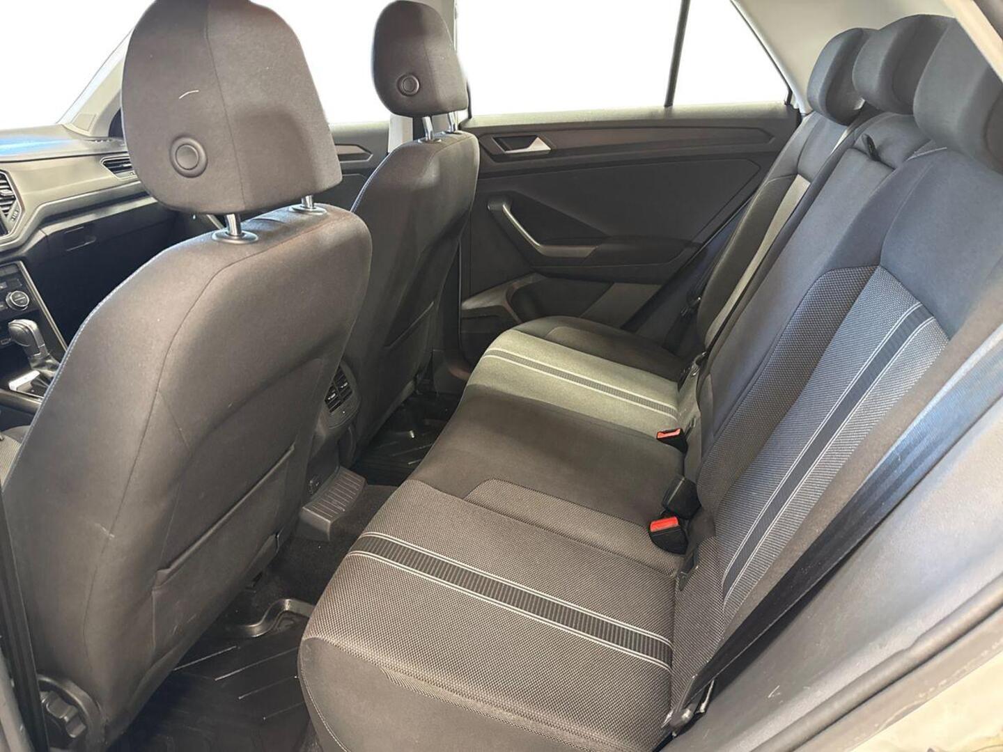 VOLKSWAGEN T-Roc 10