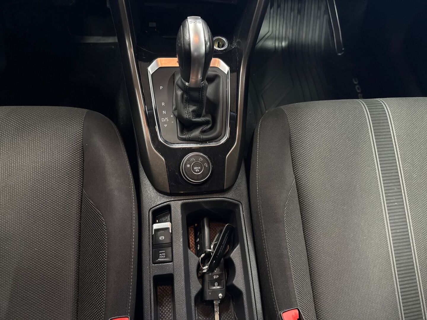 VOLKSWAGEN T-Roc 24