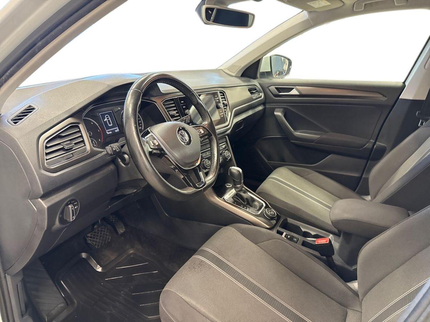 VOLKSWAGEN T-Roc 7