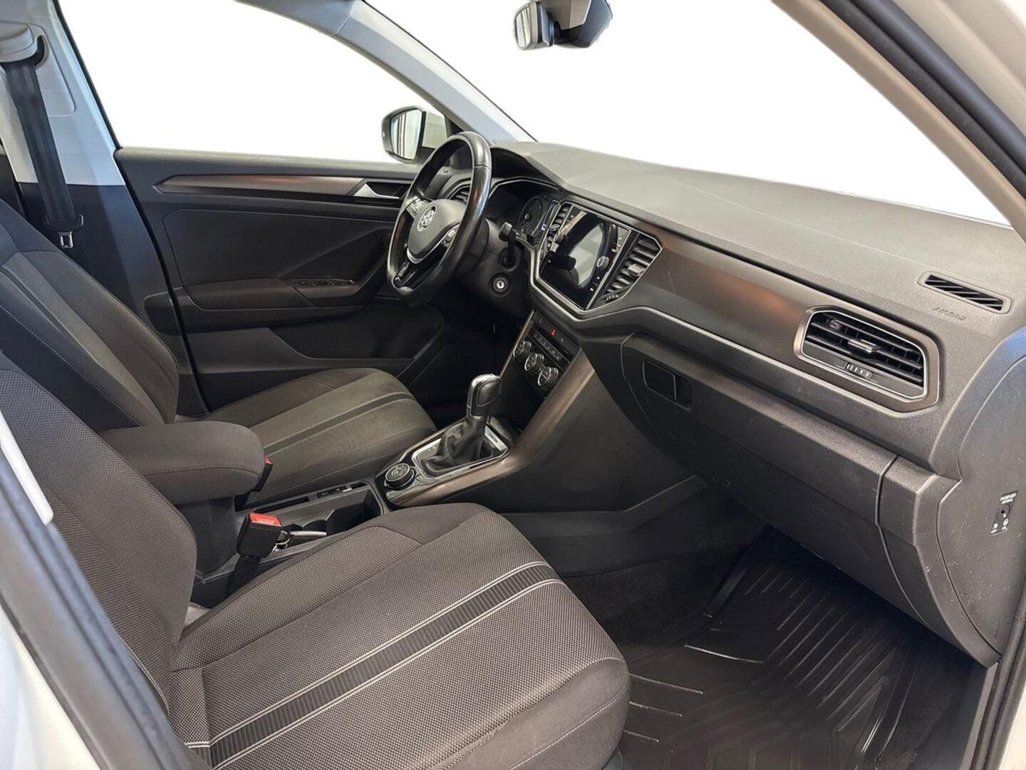 VOLKSWAGEN T-Roc 9
