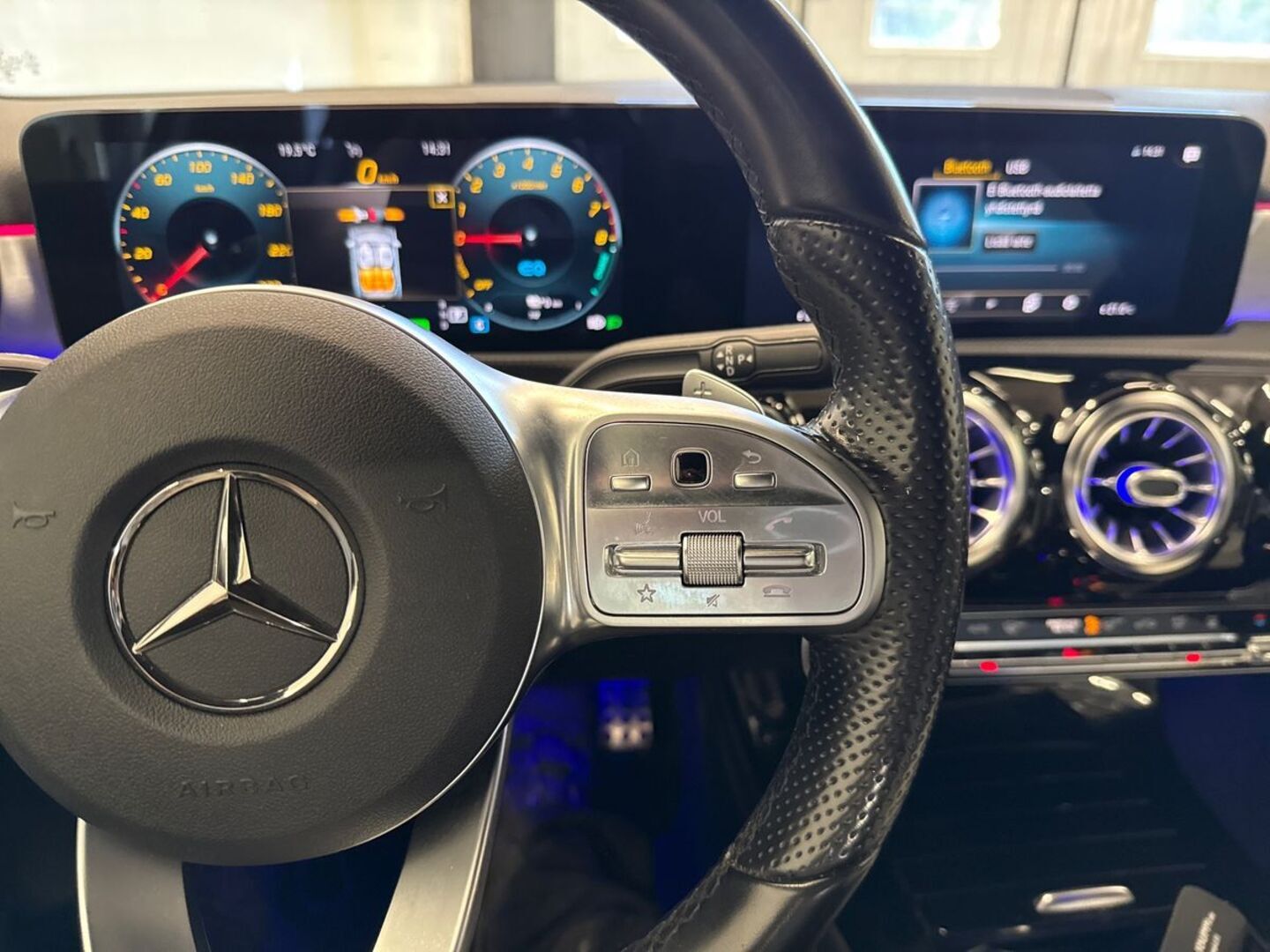 MERCEDES-BENZ A 2021