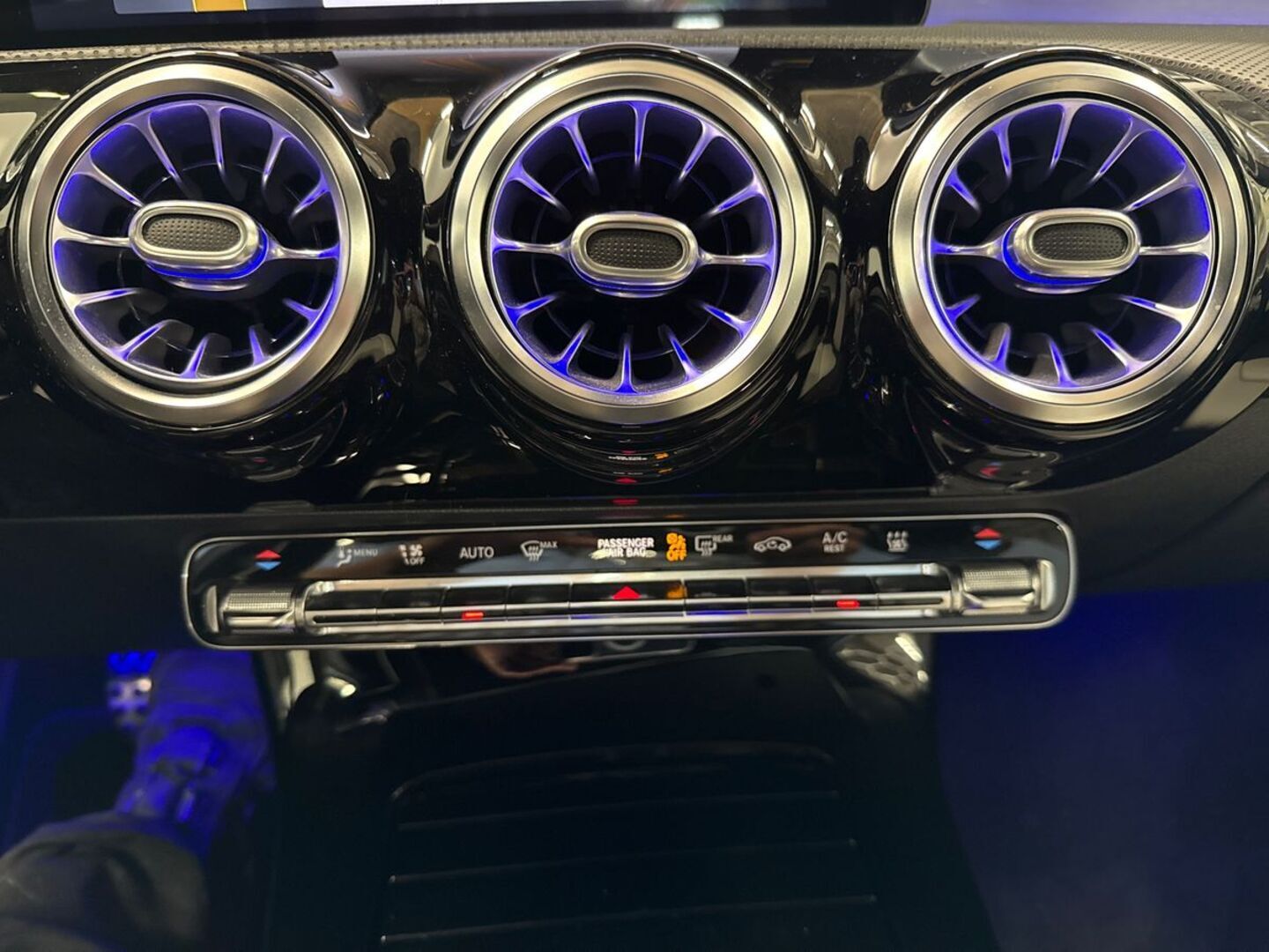 MERCEDES-BENZ A 2021