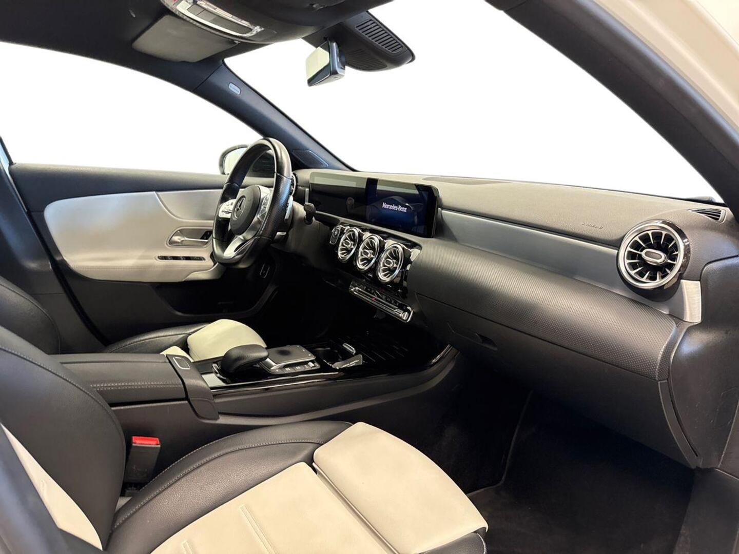 MERCEDES-BENZ A 2021