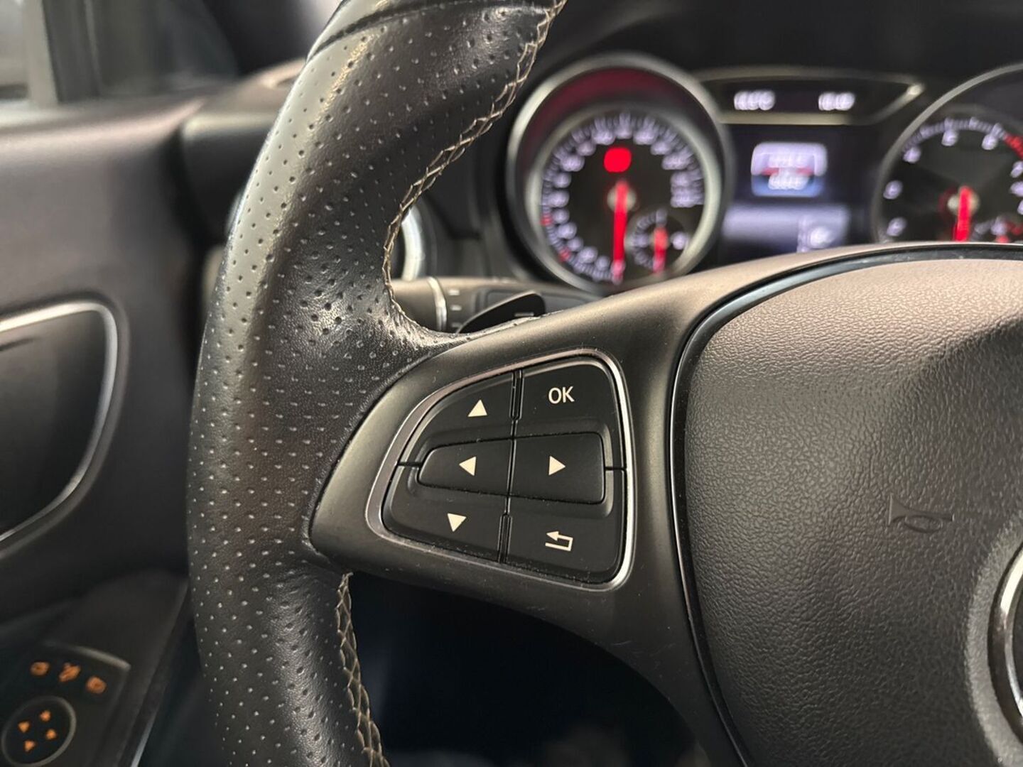 MERCEDES-BENZ CLA 17