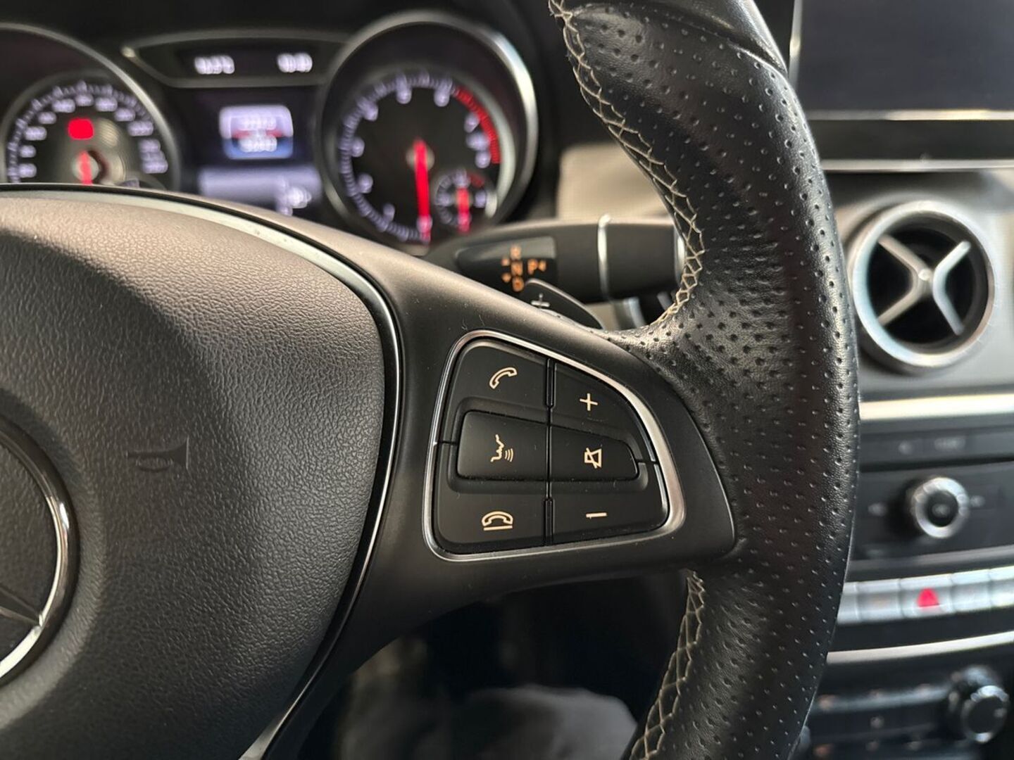 MERCEDES-BENZ CLA 18