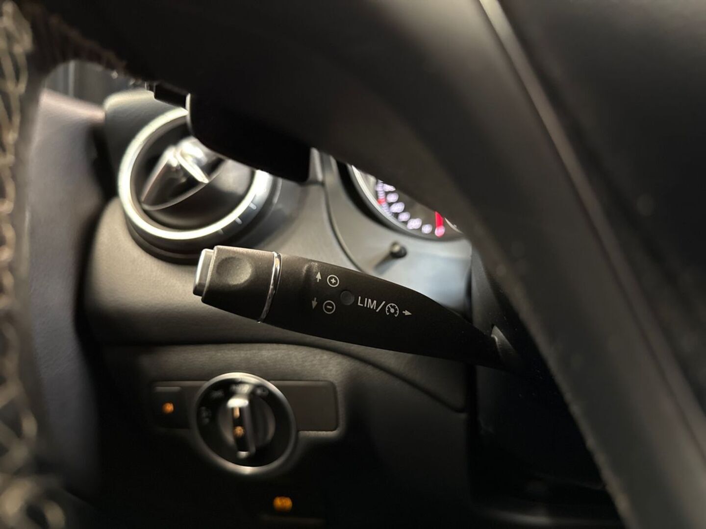 MERCEDES-BENZ CLA 19