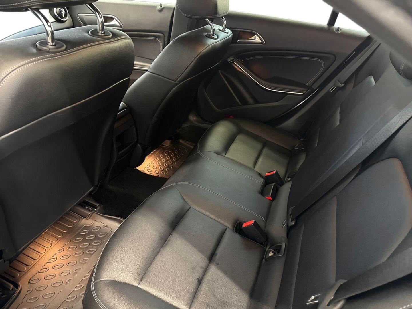MERCEDES-BENZ CLA 8