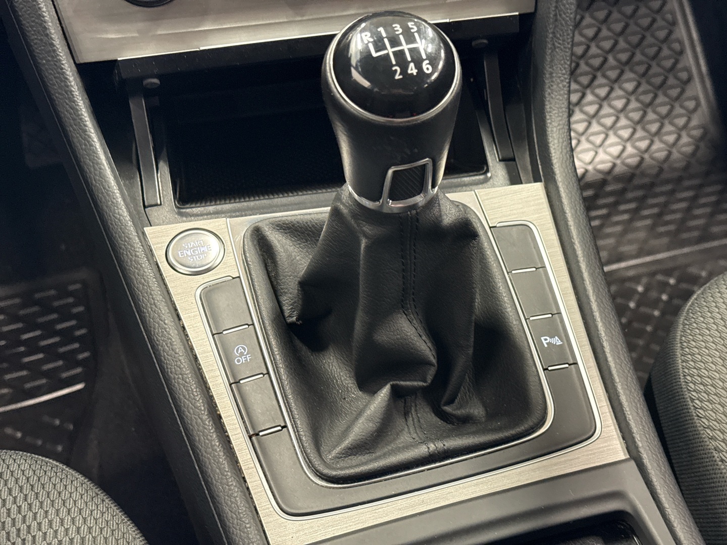 VOLKSWAGEN Golf 2014
