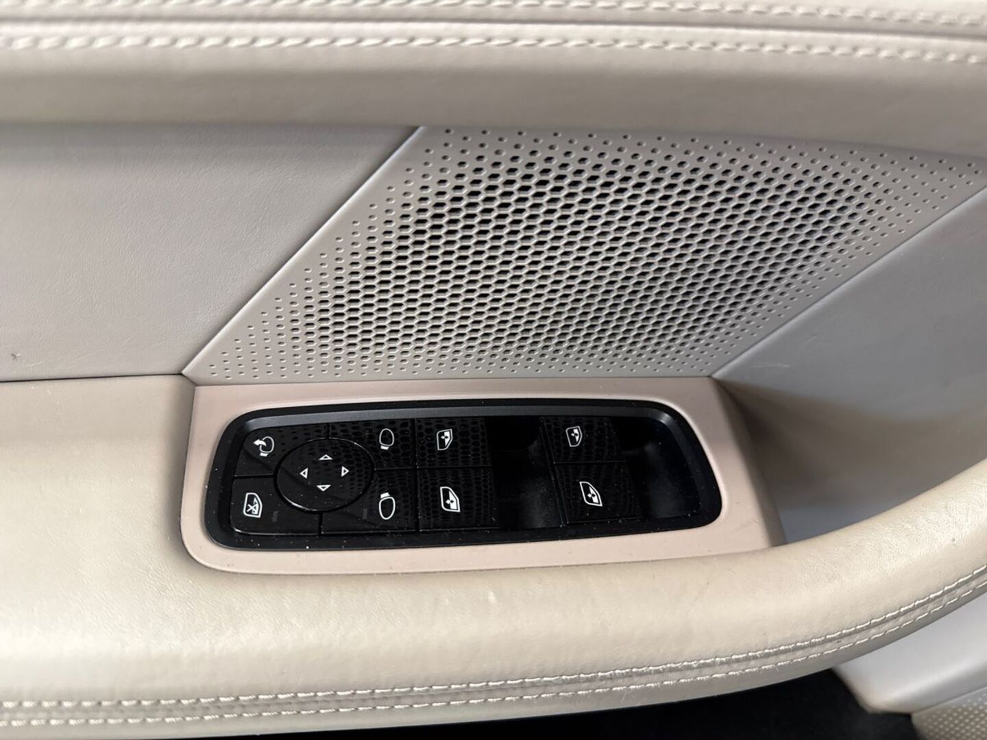 PORSCHE Taycan 2020