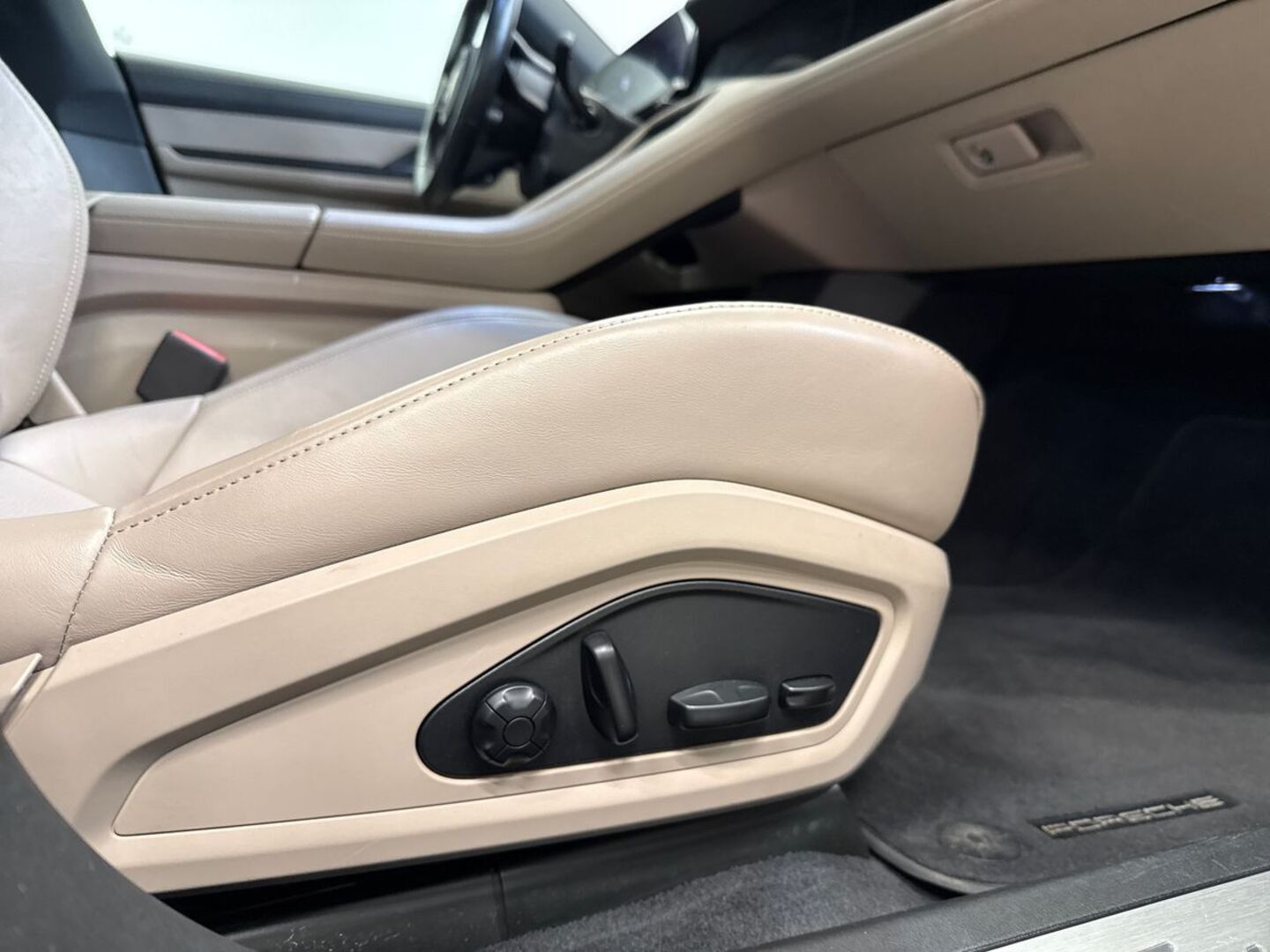 PORSCHE Taycan 2020