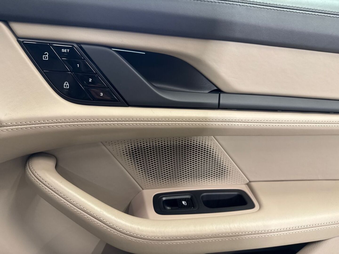 PORSCHE Taycan 2020