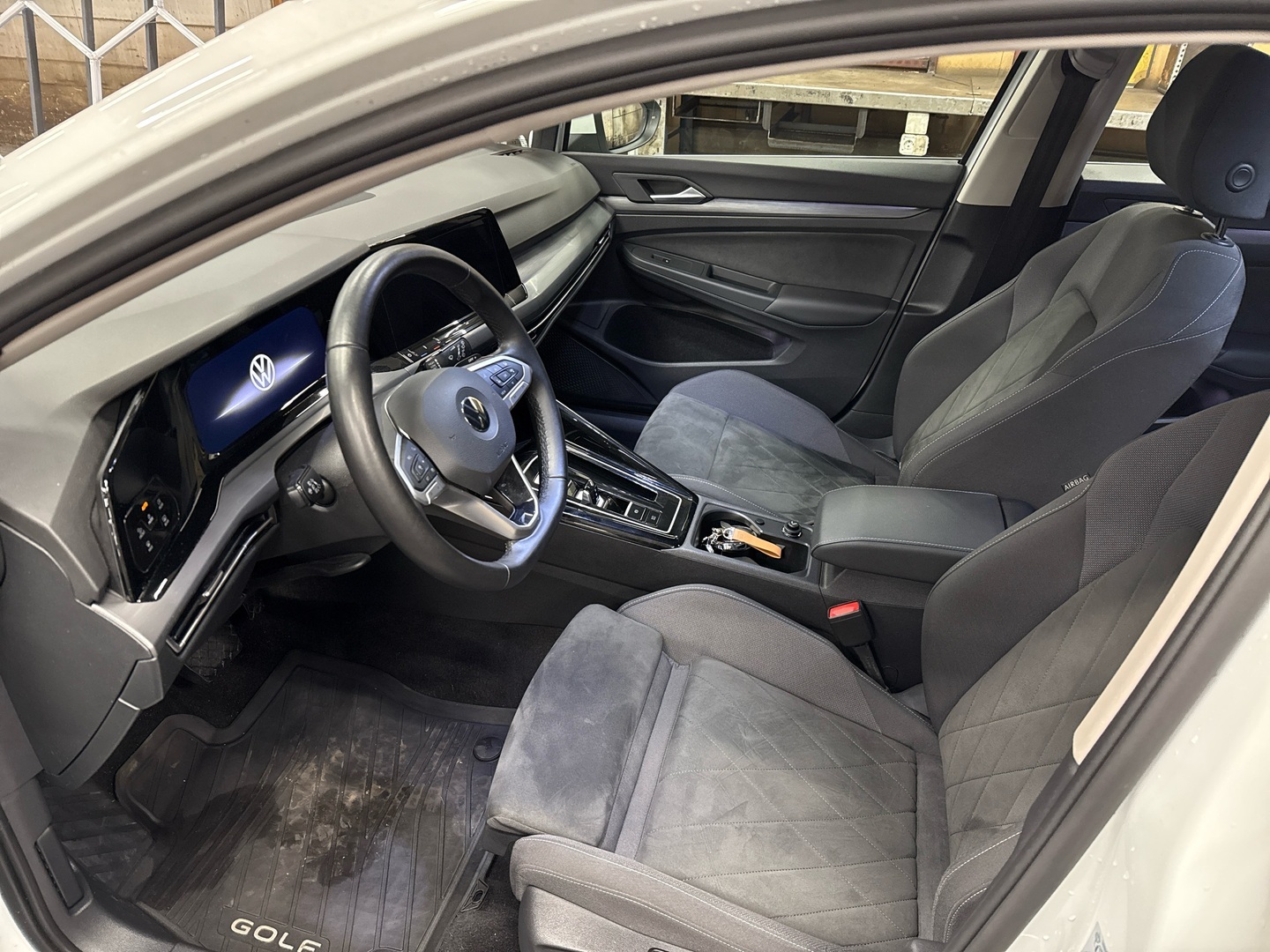 VOLKSWAGEN Golf 2023