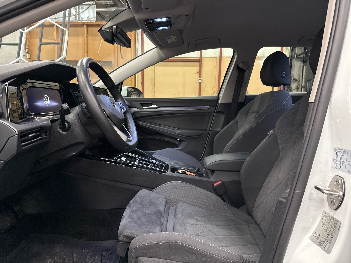 VOLKSWAGEN Golf 2023