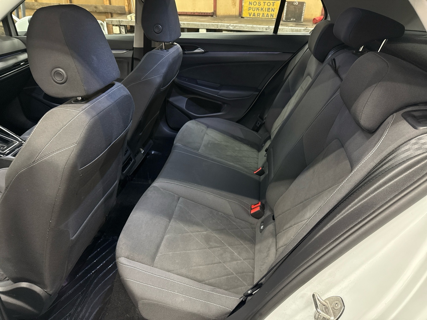 VOLKSWAGEN Golf 2023