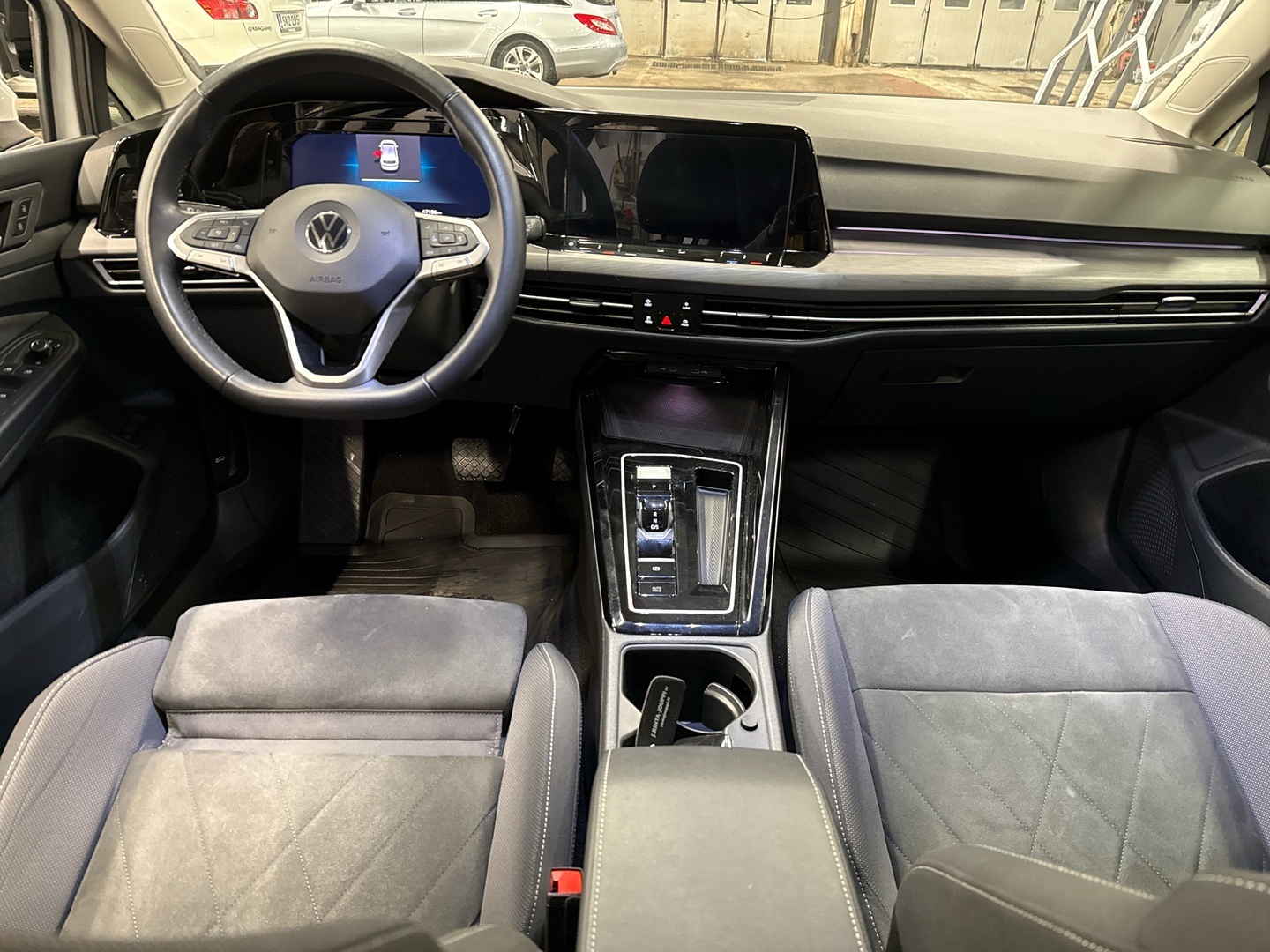 VOLKSWAGEN Golf 2023