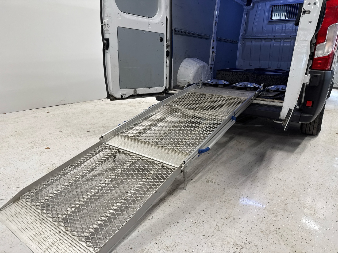 PEUGEOT Boxer 2023