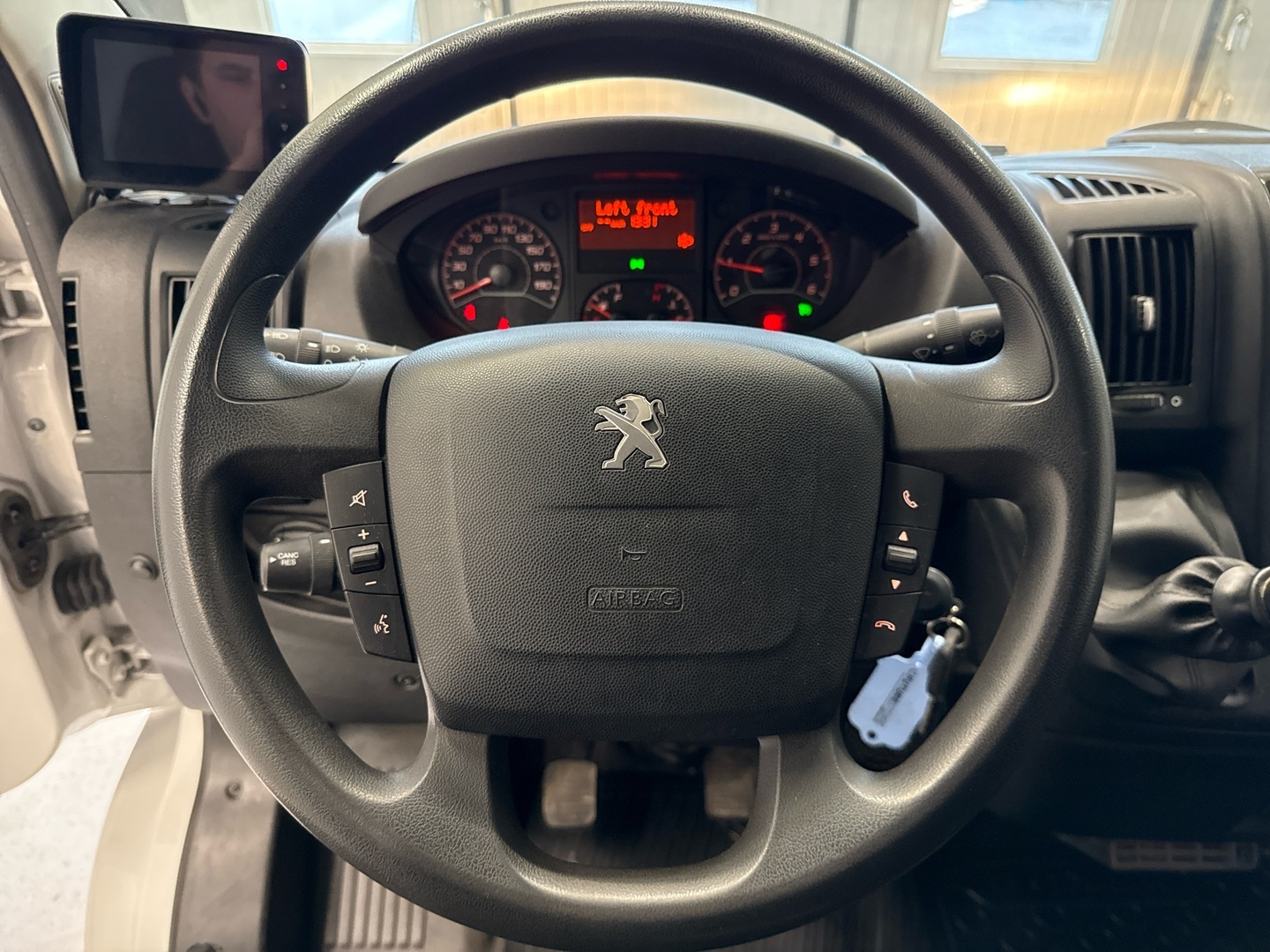 PEUGEOT Boxer 2023