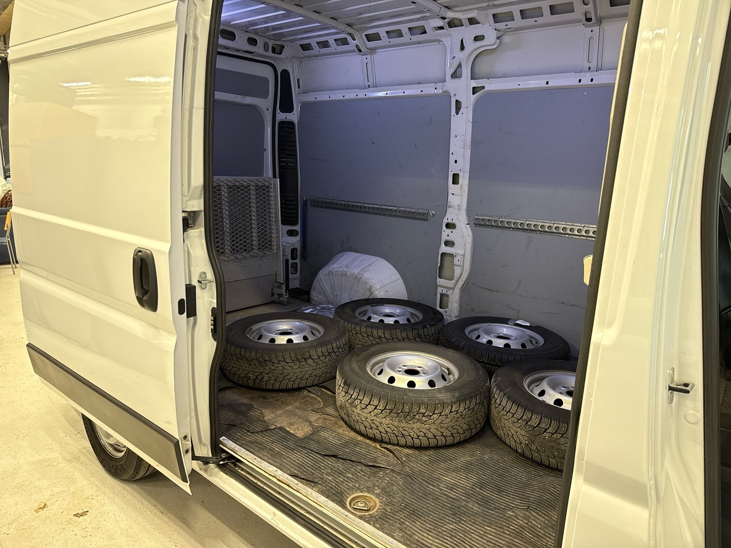 PEUGEOT Boxer 2023