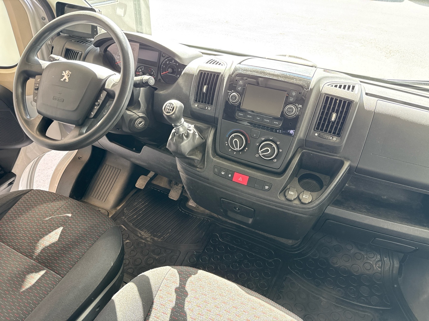 PEUGEOT Boxer 2023