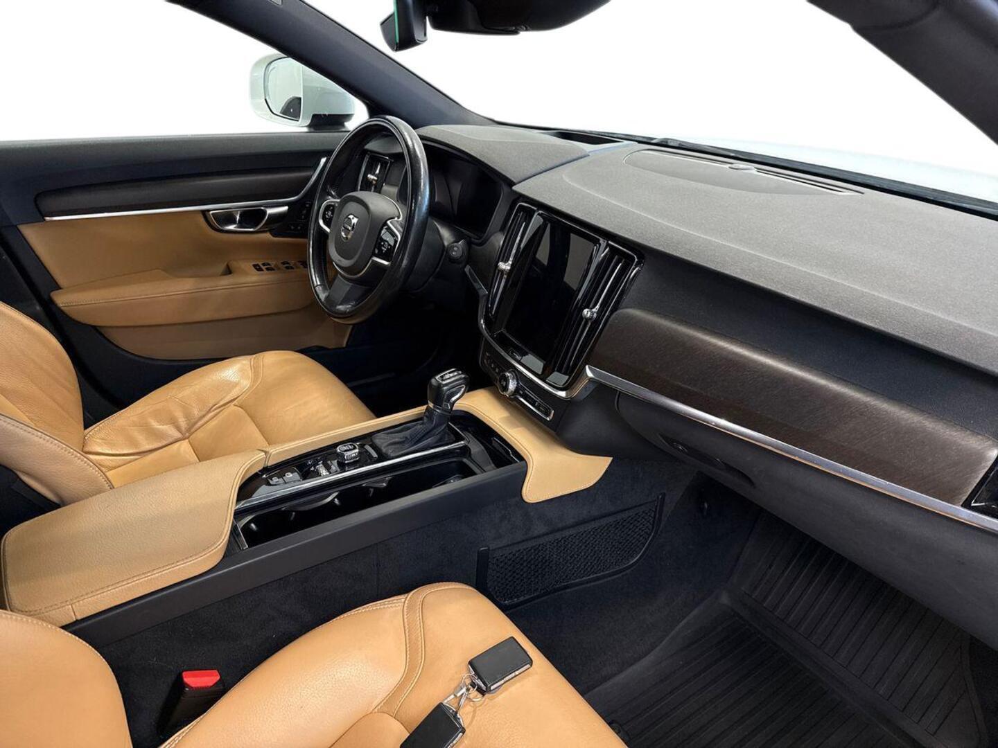 VOLVO V90 Cross Country 2017