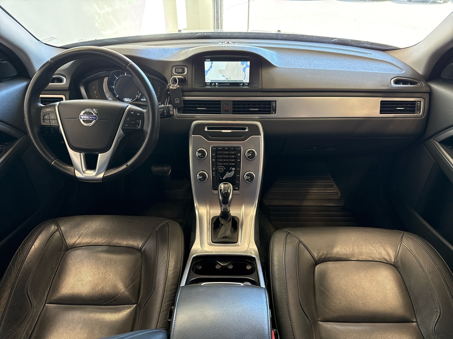 VOLVO V70 2016