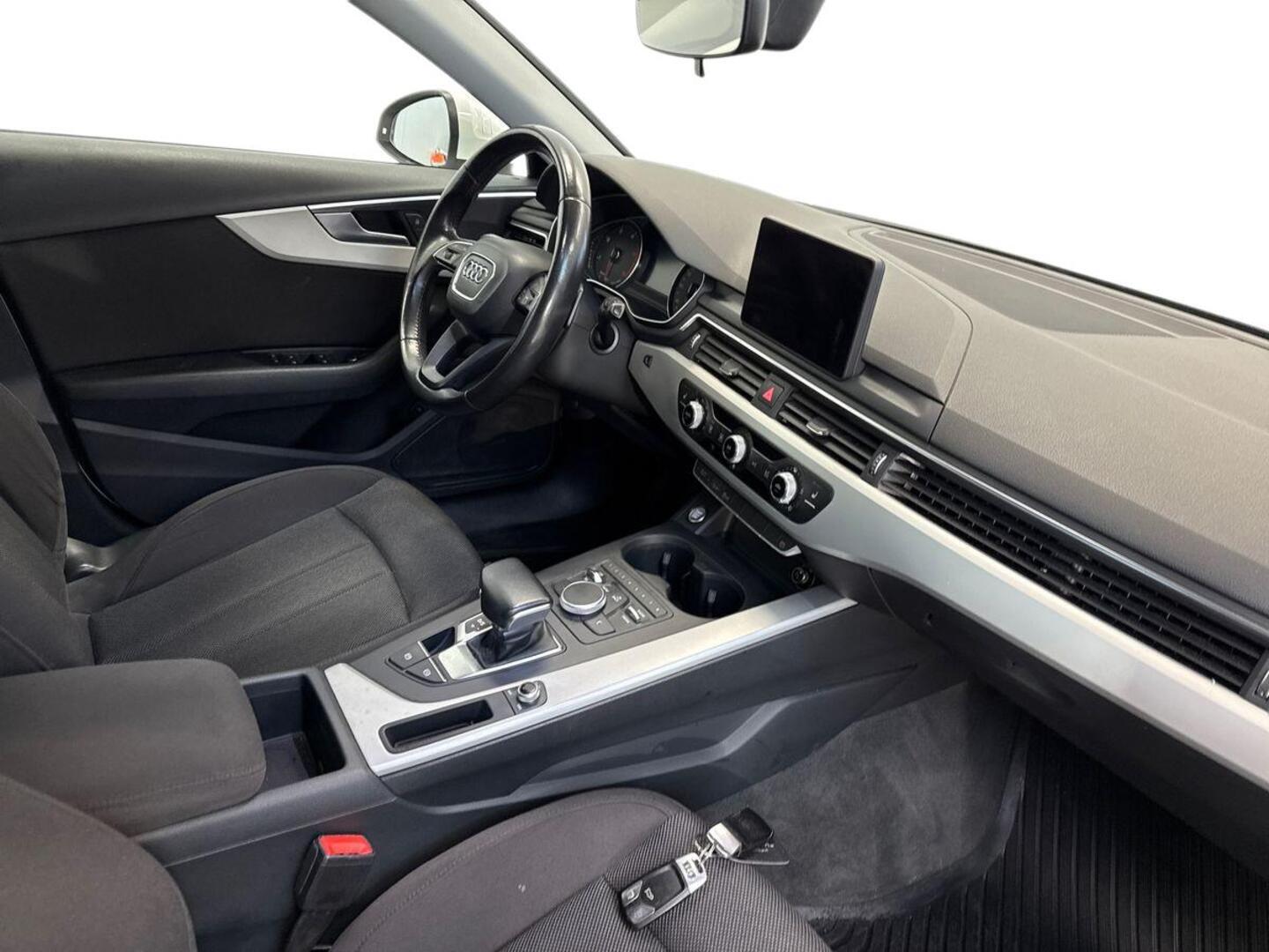 AUDI A4 2016